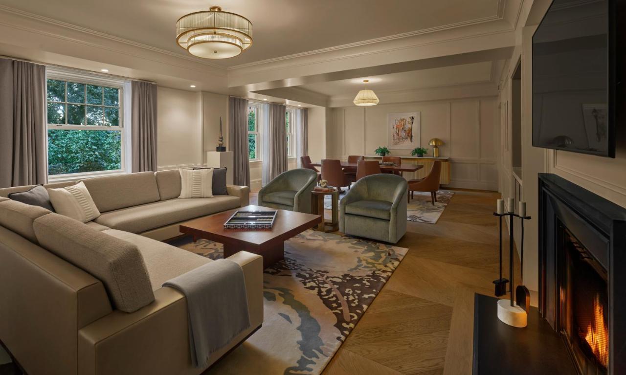 The Newbury Boston Hotel Екстериор снимка The living room of a three-bedroom suite