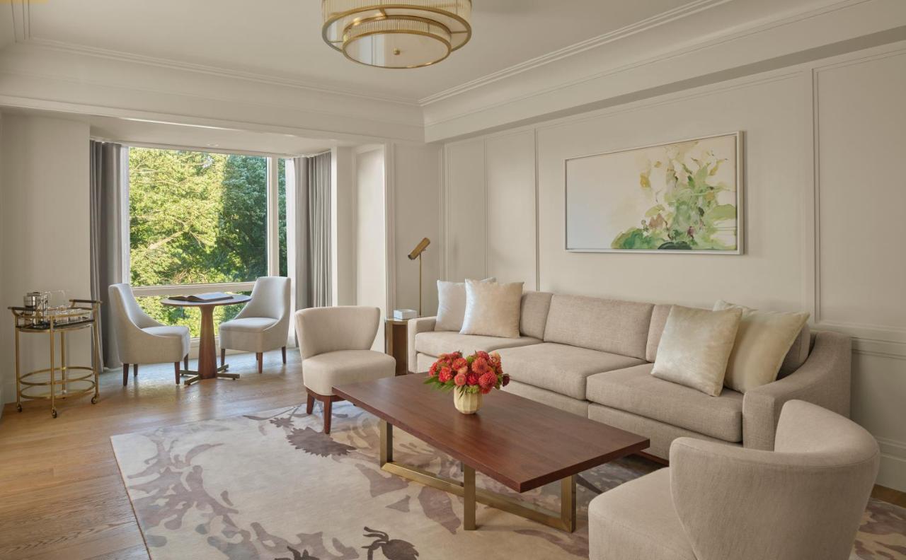 The Newbury Boston Hotel Екстериор снимка Living room