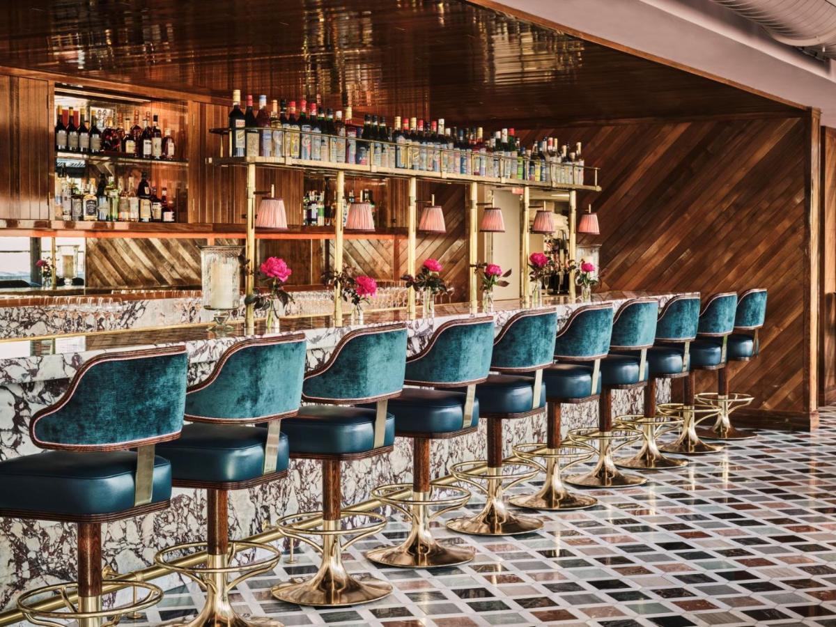 The Newbury Boston Hotel Екстериор снимка The bar at the 1930s-inspired restaurant
