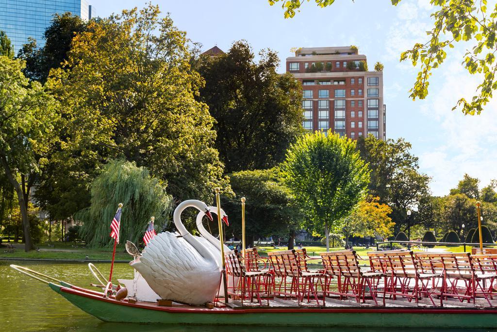 The Newbury Boston Hotel Екстериор снимка Swan boats at the Public Garden