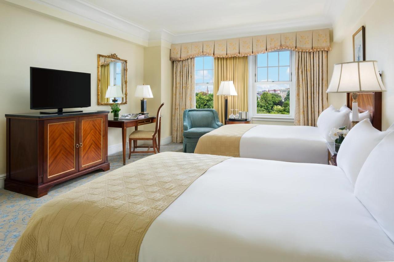 The Newbury Boston Hotel Екстериор снимка A guest room at the Waldorf Astoria Washington DC
